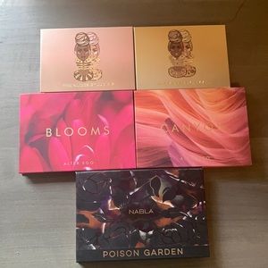 Bundle of eyeshadow palettes